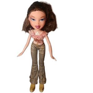 BRATZ DOLLS COMES WITH SHOES